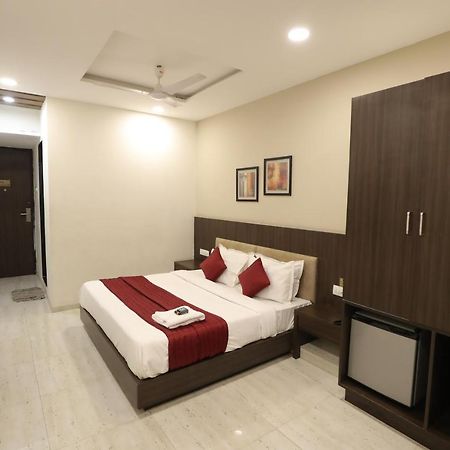 Hotel Privya Rooms And Banquet Σουράτ Εξωτερικό φωτογραφία
