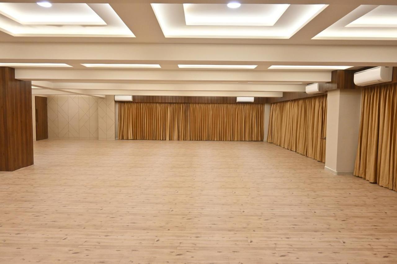 Hotel Privya Rooms And Banquet Σουράτ Εξωτερικό φωτογραφία