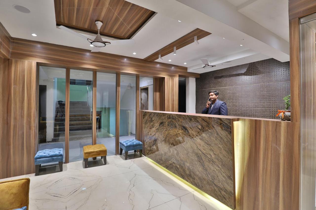 Hotel Privya Rooms And Banquet Σουράτ Εξωτερικό φωτογραφία