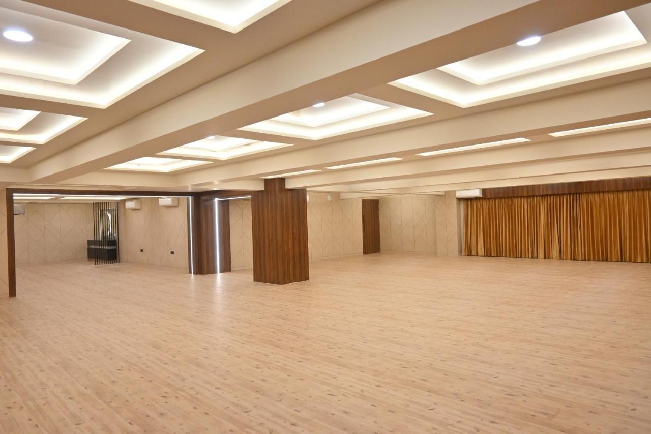 Hotel Privya Rooms And Banquet Σουράτ Εξωτερικό φωτογραφία