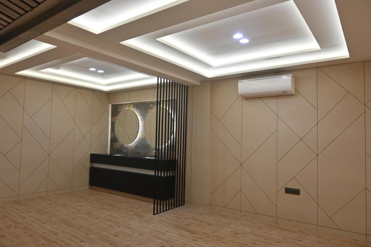Hotel Privya Rooms And Banquet Σουράτ Εξωτερικό φωτογραφία