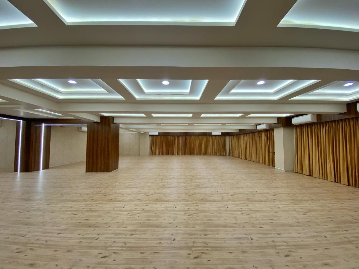 Hotel Privya Rooms And Banquet Σουράτ Εξωτερικό φωτογραφία
