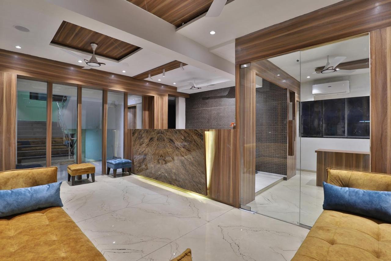 Hotel Privya Rooms And Banquet Σουράτ Εξωτερικό φωτογραφία
