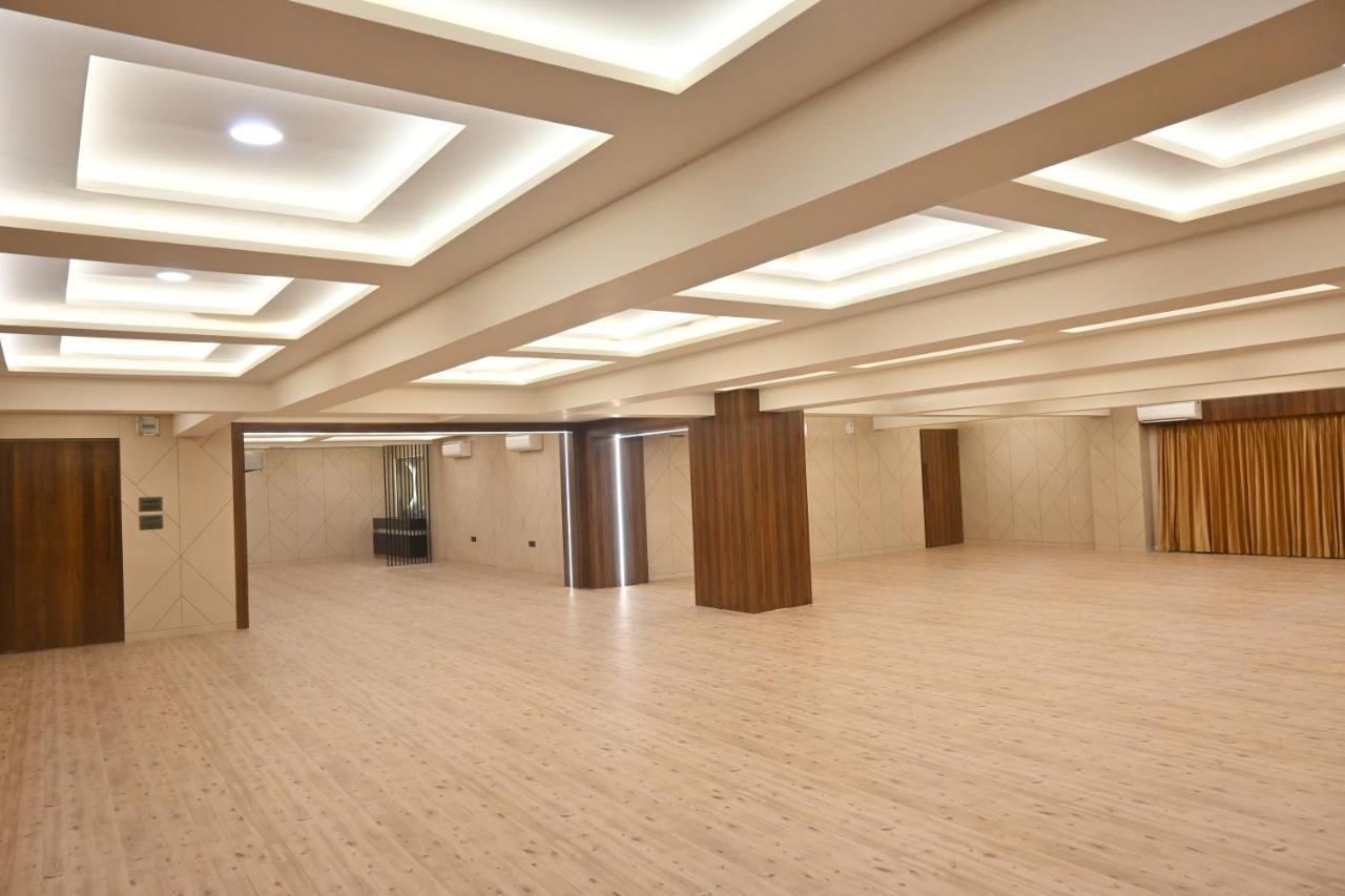 Hotel Privya Rooms And Banquet Σουράτ Εξωτερικό φωτογραφία