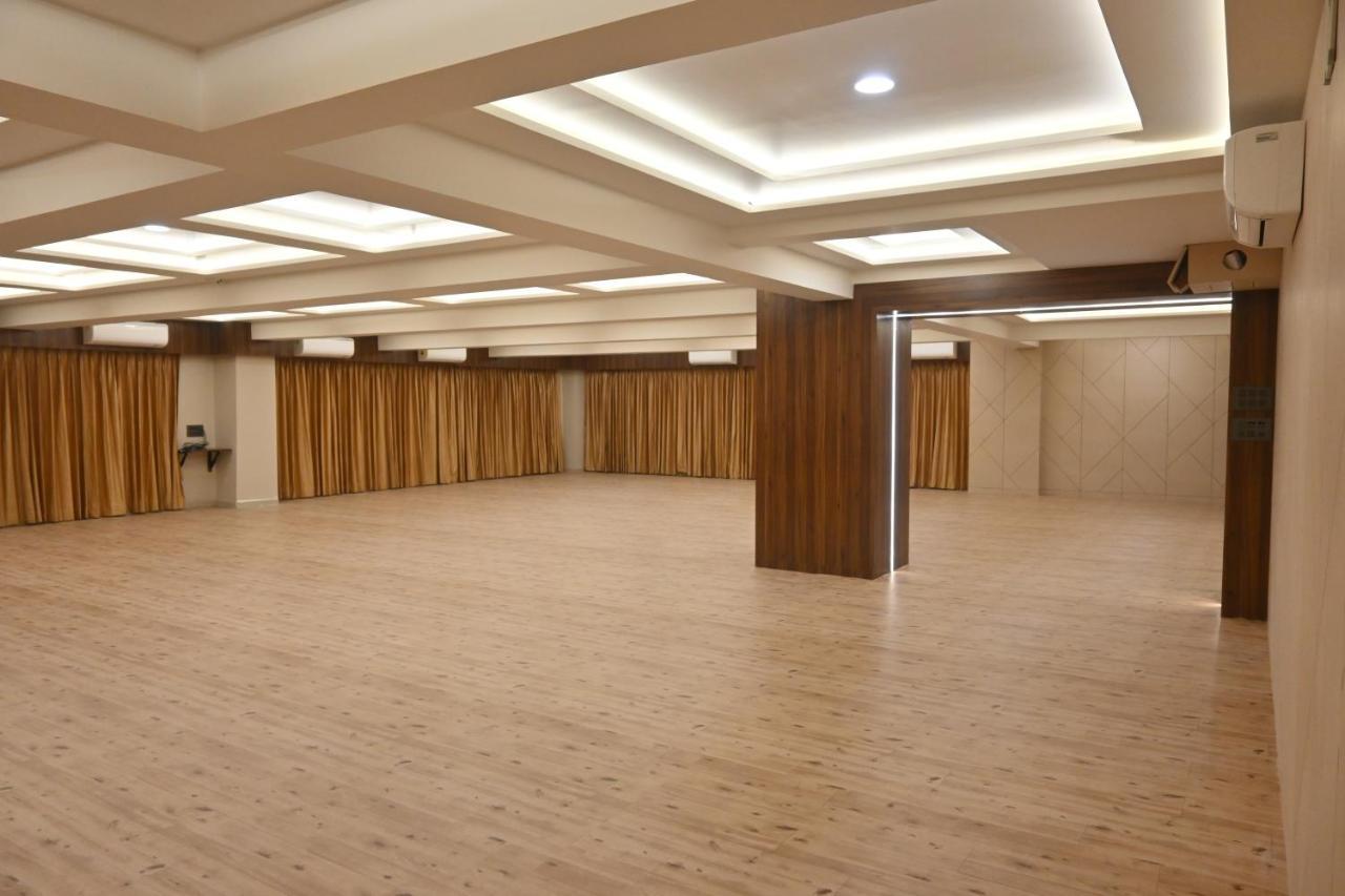 Hotel Privya Rooms And Banquet Σουράτ Εξωτερικό φωτογραφία
