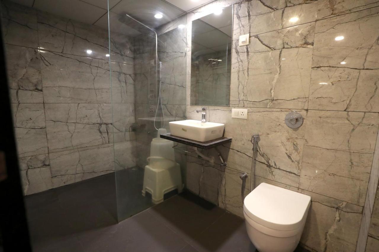 Hotel Privya Rooms And Banquet Σουράτ Εξωτερικό φωτογραφία