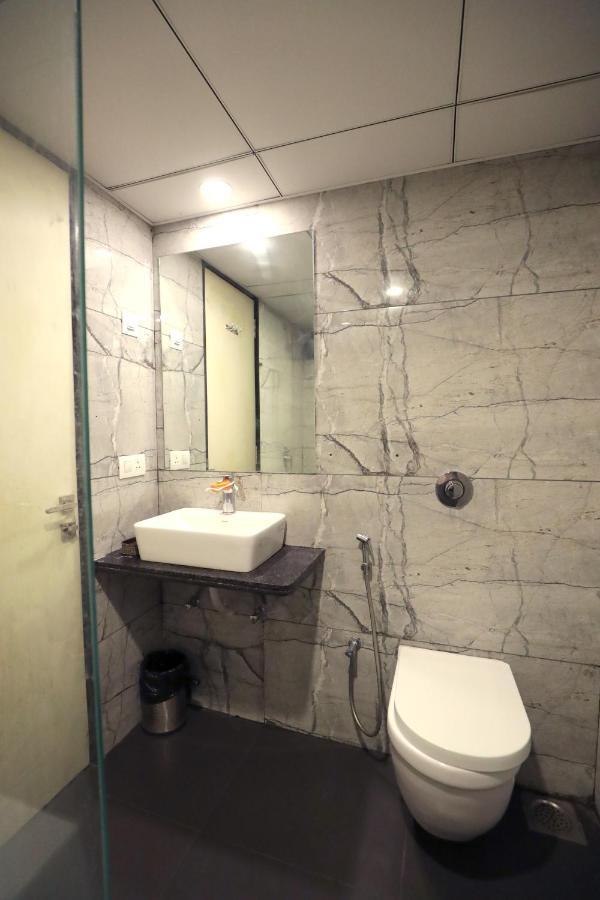 Hotel Privya Rooms And Banquet Σουράτ Εξωτερικό φωτογραφία