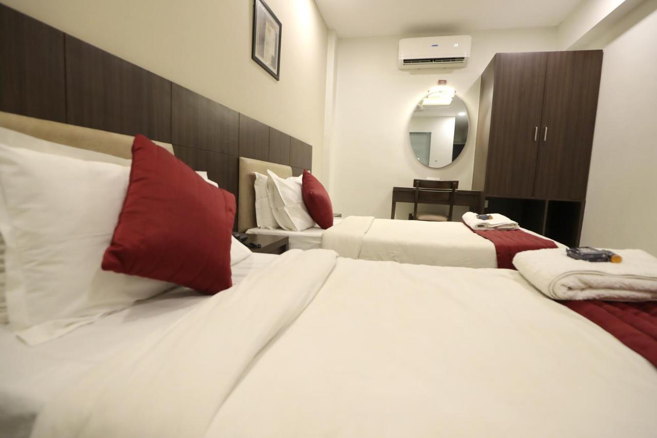 Hotel Privya Rooms And Banquet Σουράτ Εξωτερικό φωτογραφία