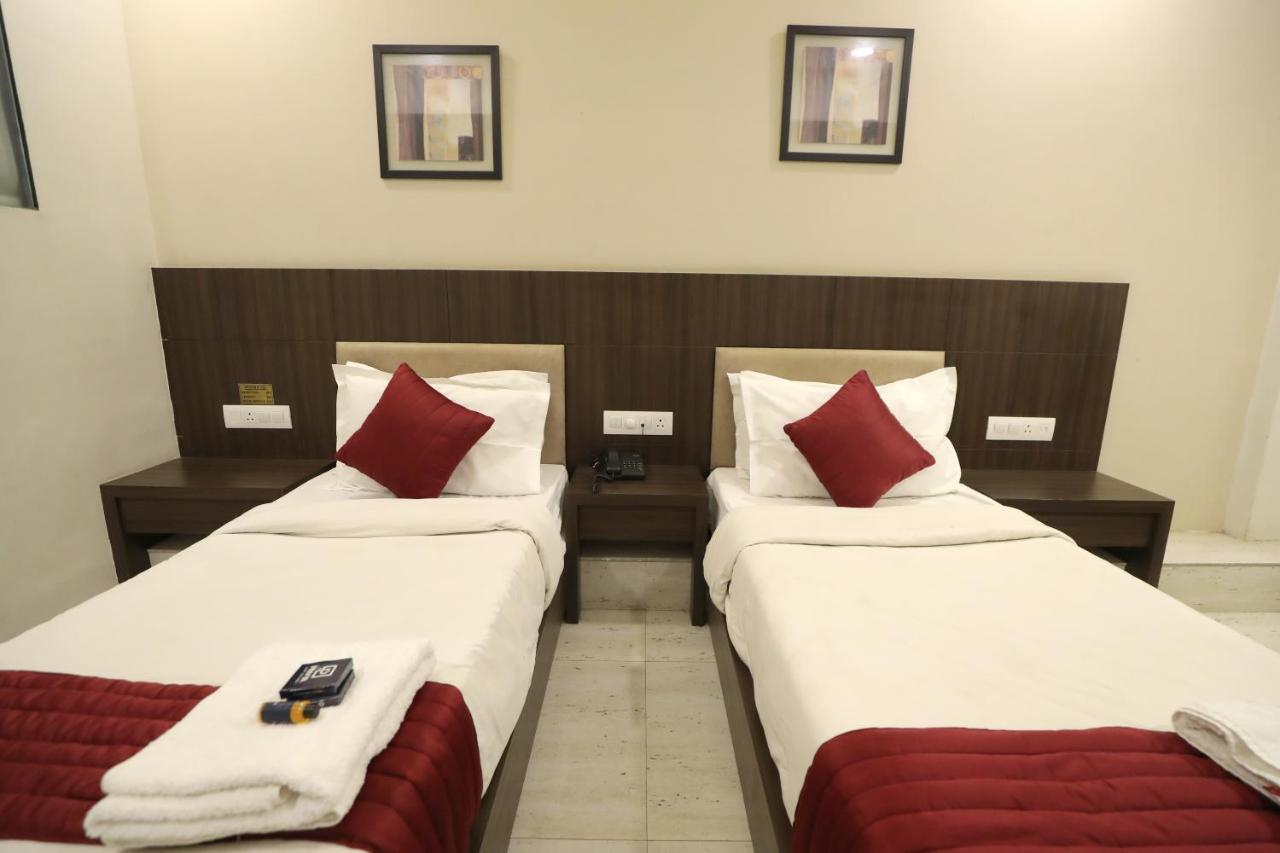 Hotel Privya Rooms And Banquet Σουράτ Εξωτερικό φωτογραφία