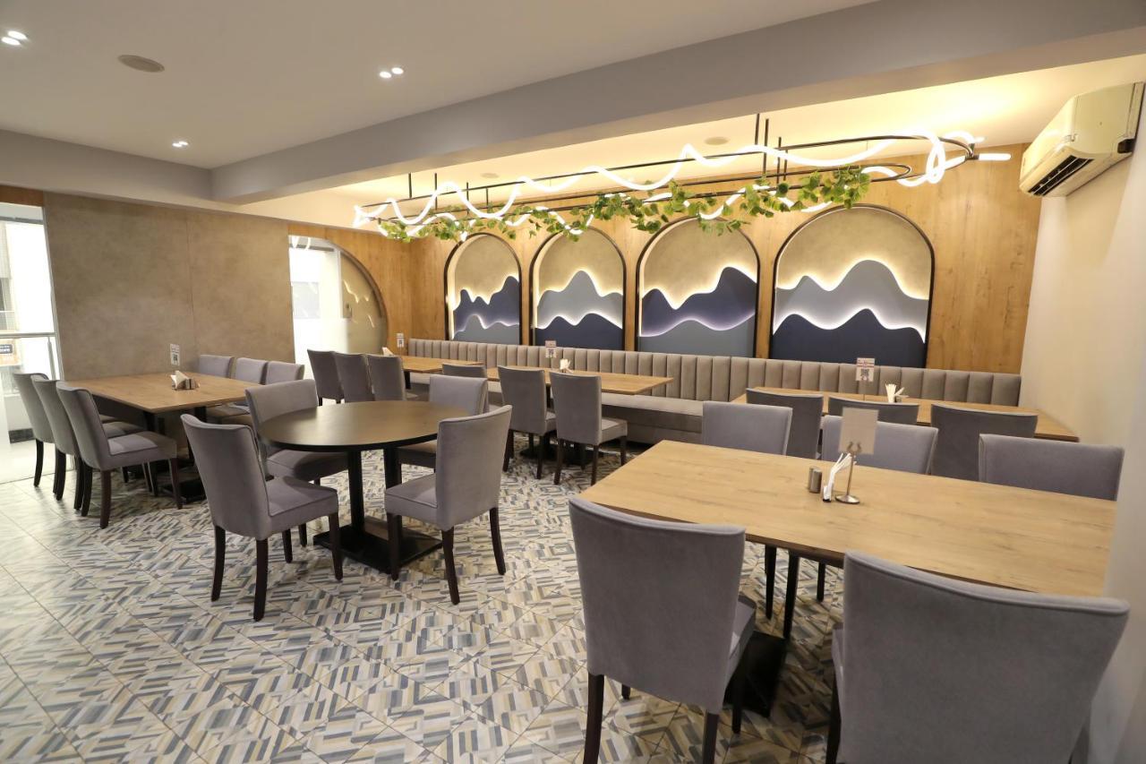 Hotel Privya Rooms And Banquet Σουράτ Εξωτερικό φωτογραφία