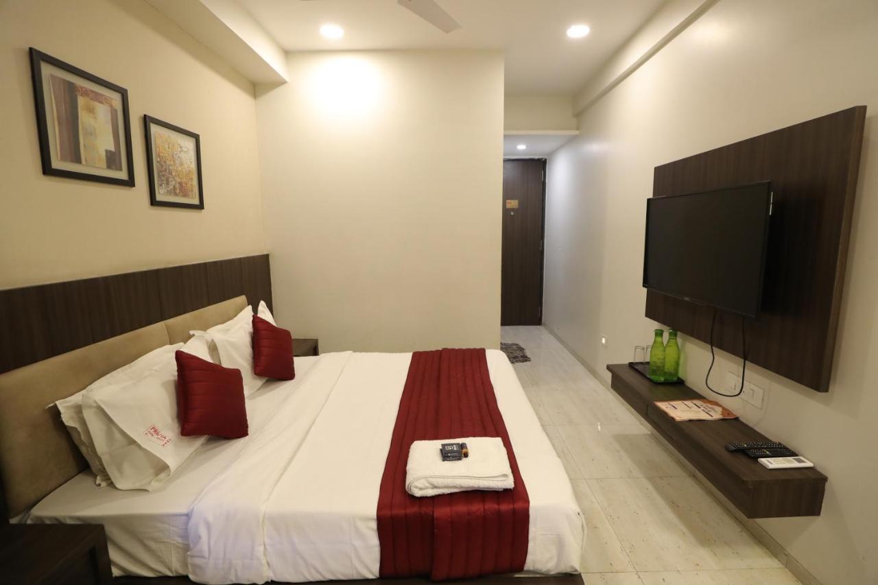 Hotel Privya Rooms And Banquet Σουράτ Εξωτερικό φωτογραφία